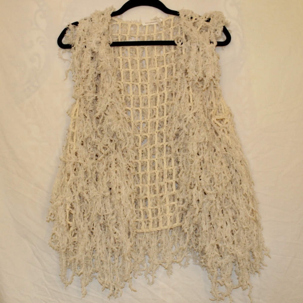 Blu Pepper by Anthro White Feathery Shag Boho Vest